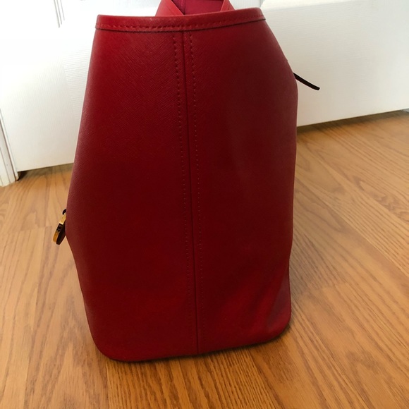 Michael Kors Red Jet Set Tote - Picture 5 of 8